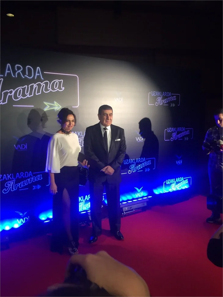 Türkan Şoray imzalı "Uzaklarda Arama" filminin galasında ünlüler geçidi