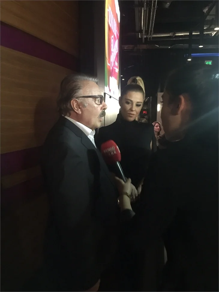 Türkan Şoray imzalı "Uzaklarda Arama" filminin galasında ünlüler geçidi