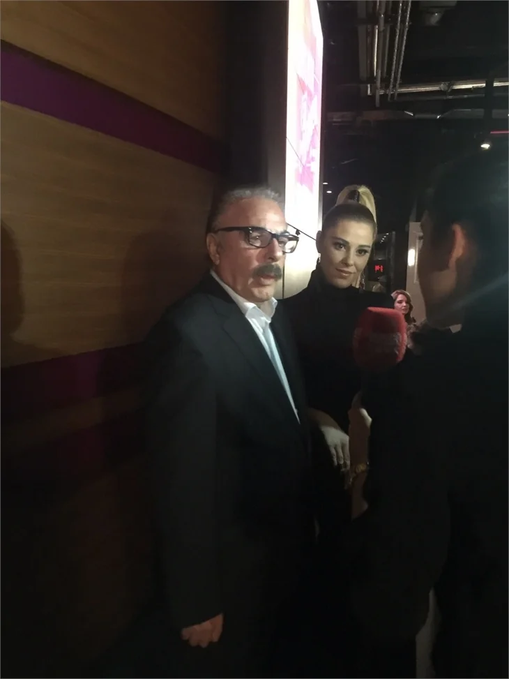 Türkan Şoray imzalı "Uzaklarda Arama" filminin galasında ünlüler geçidi