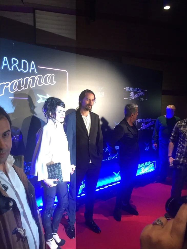 Türkan Şoray imzalı "Uzaklarda Arama" filminin galasında ünlüler geçidi
