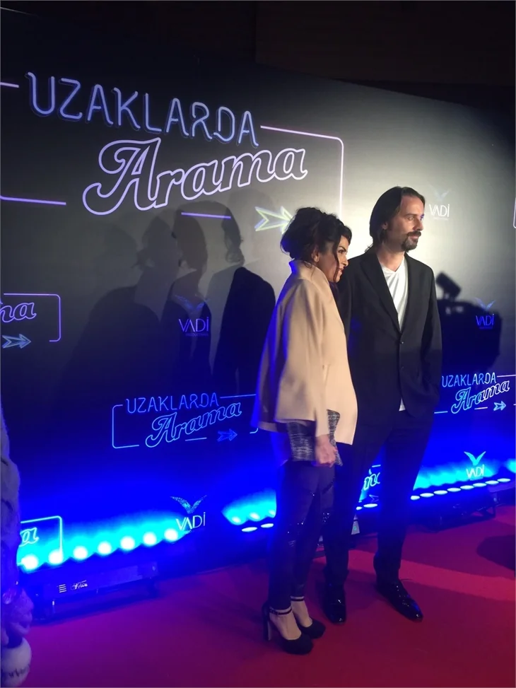 Türkan Şoray imzalı "Uzaklarda Arama" filminin galasında ünlüler geçidi