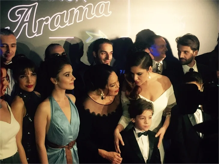 Türkan Şoray imzalı "Uzaklarda Arama" filminin galasında ünlüler geçidi