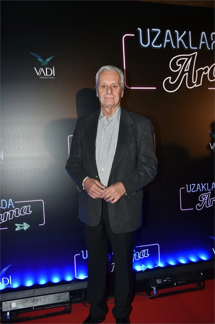 Türkan Şoray imzalı "Uzaklarda Arama" filminin galasında ünlüler geçidi