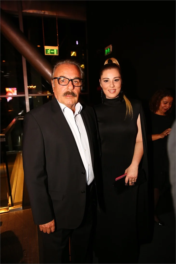 Türkan Şoray imzalı "Uzaklarda Arama" filminin galasında ünlüler geçidi