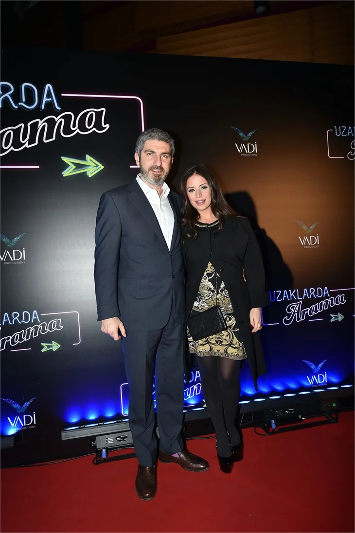 Türkan Şoray imzalı "Uzaklarda Arama" filminin galasında ünlüler geçidi