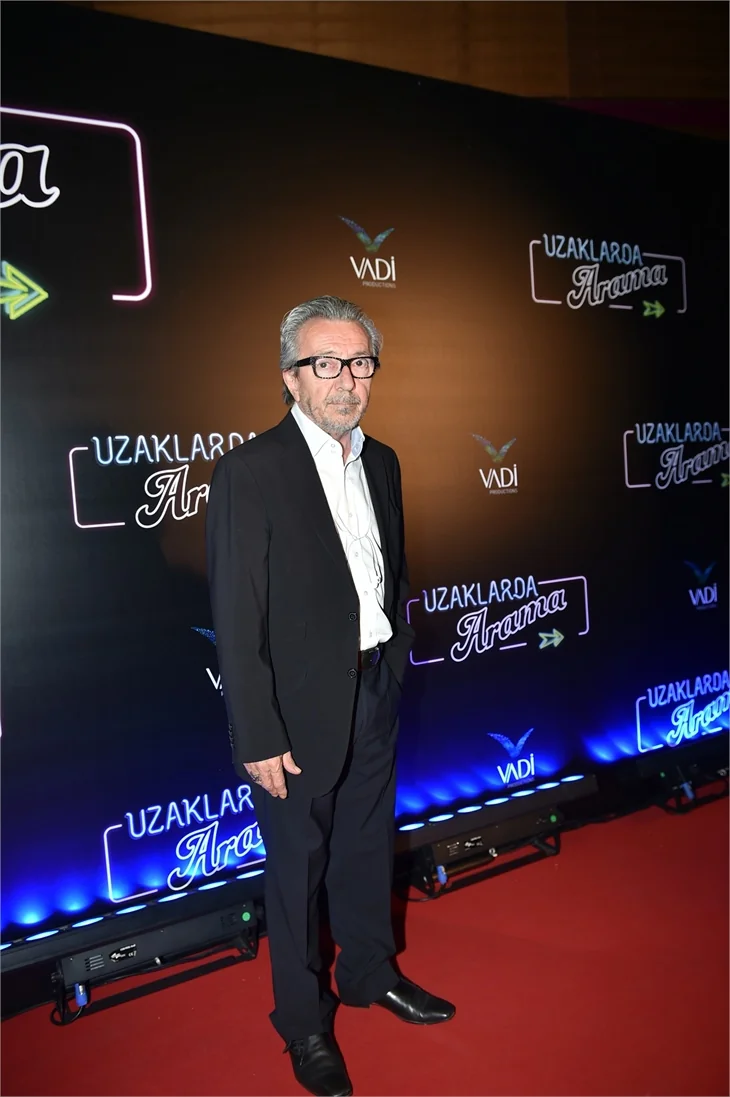 Türkan Şoray imzalı "Uzaklarda Arama" filminin galasında ünlüler geçidi