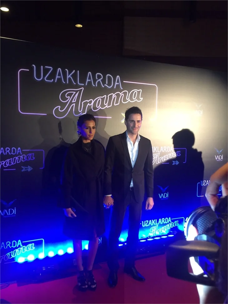 Türkan Şoray imzalı "Uzaklarda Arama" filminin galasında ünlüler geçidi