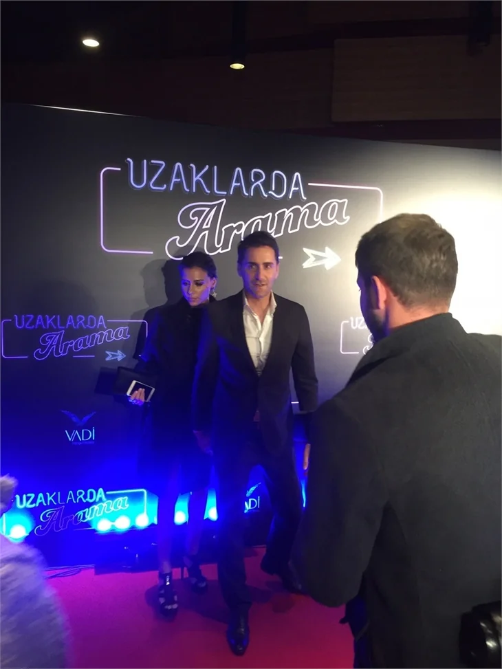 Türkan Şoray imzalı "Uzaklarda Arama" filminin galasında ünlüler geçidi