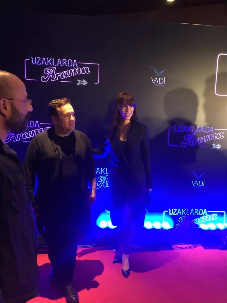 Türkan Şoray imzalı "Uzaklarda Arama" filminin galasında ünlüler geçidi
