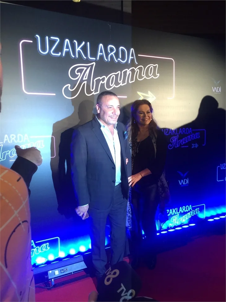 Türkan Şoray imzalı "Uzaklarda Arama" filminin galasında ünlüler geçidi