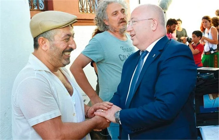 Cem Yılmaz'dan sürpriz ziyaret