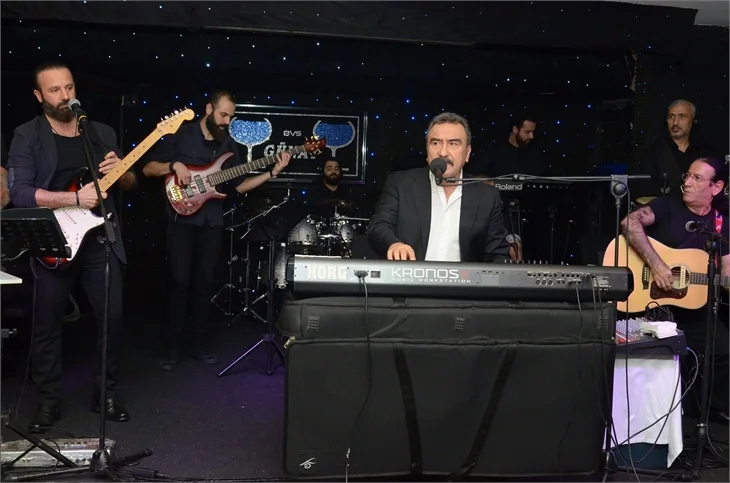 Zara ve Ümit Besen'den Günay sahnesinde müzik ziyafeti