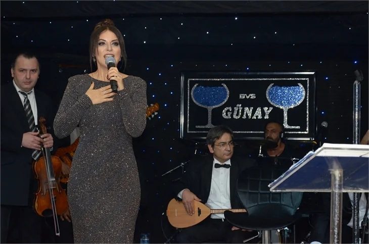 Zara ve Ümit Besen'den Günay sahnesinde müzik ziyafeti