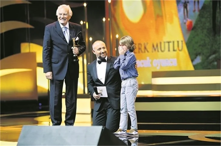 Ünlü isimlerin şıklık yarışı!