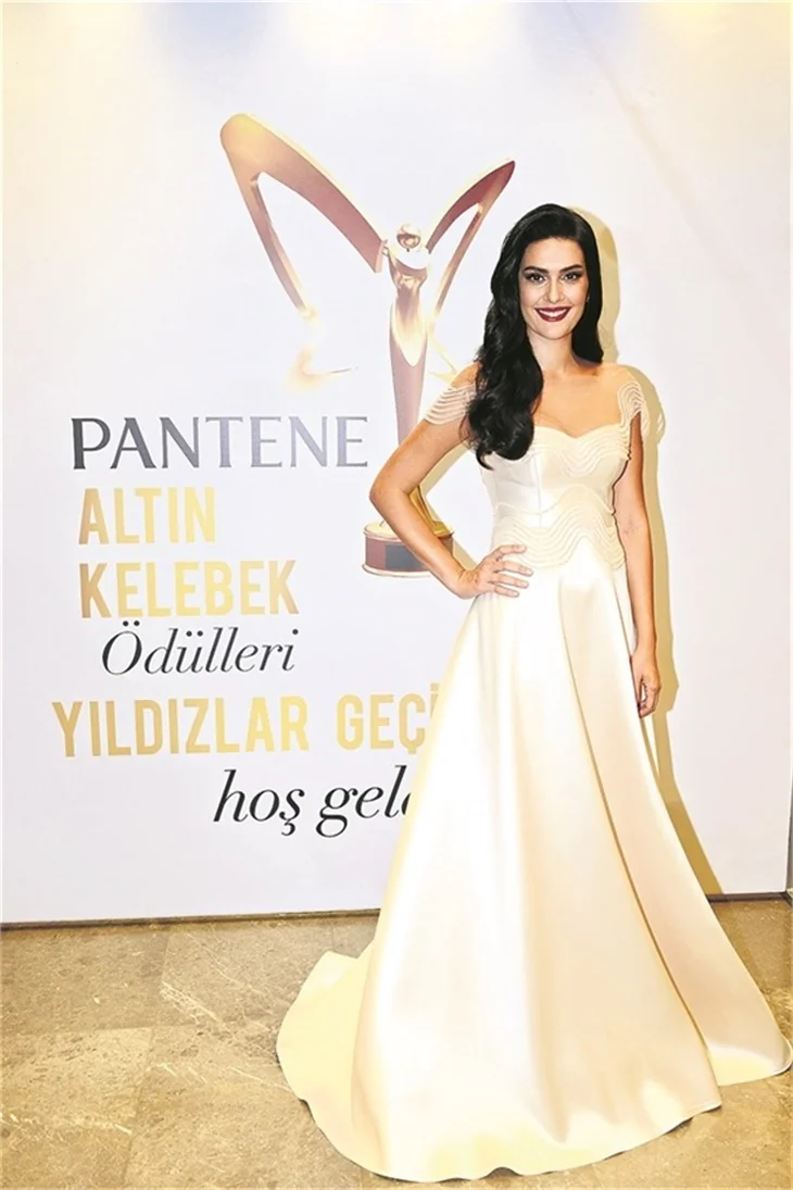 Ünlü isimlerin şıklık yarışı!