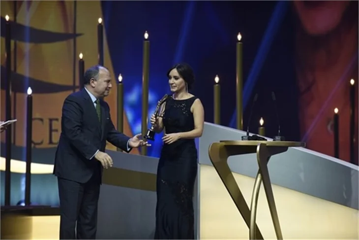 Ünlü isimlerin şıklık yarışı!
