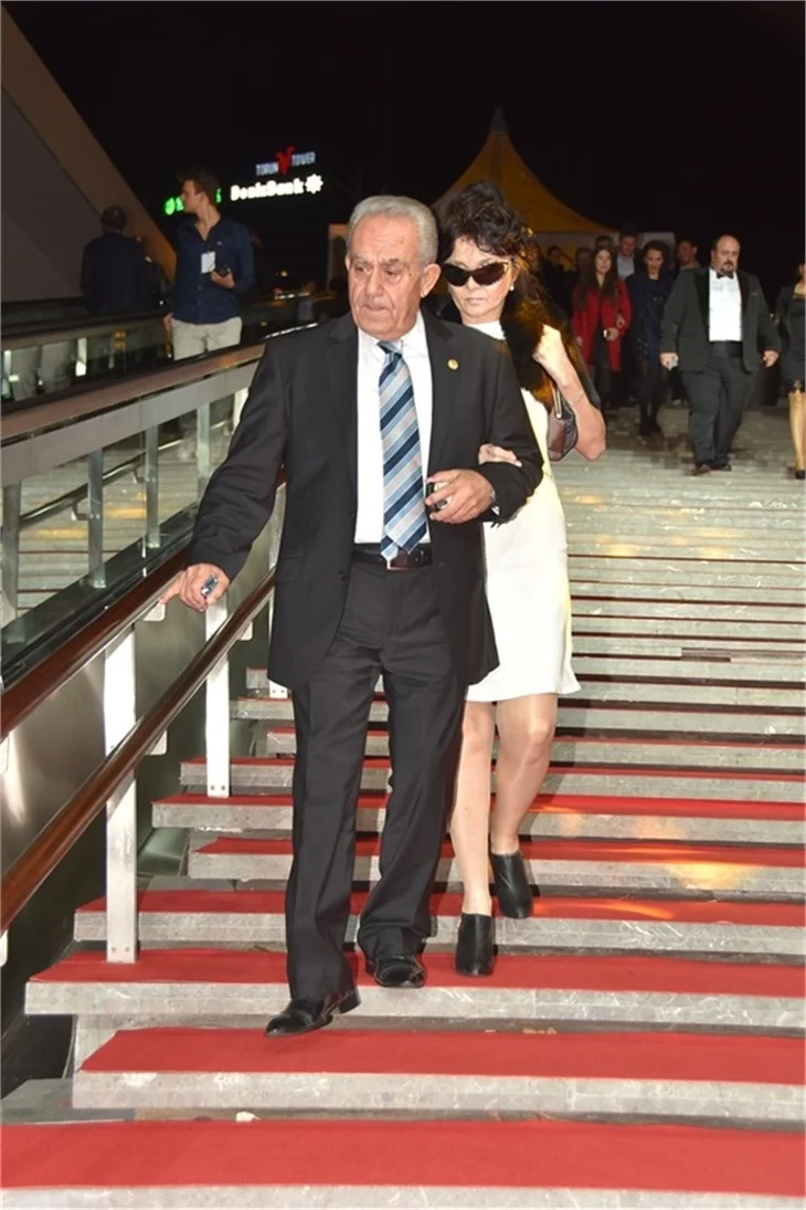 Ünlü isimlerin şıklık yarışı!