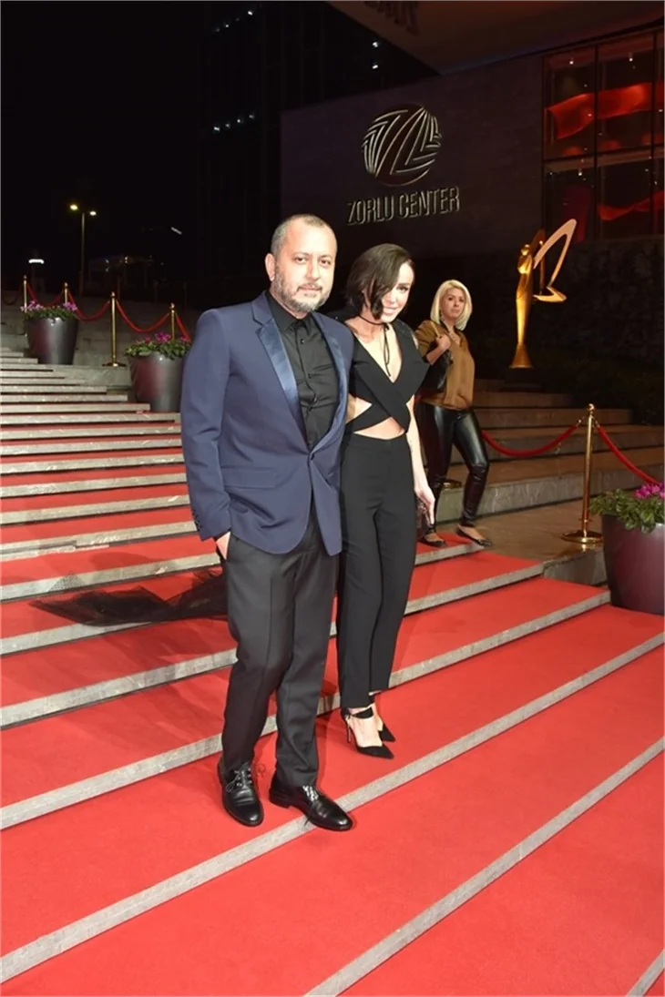 Ünlü isimlerin şıklık yarışı!