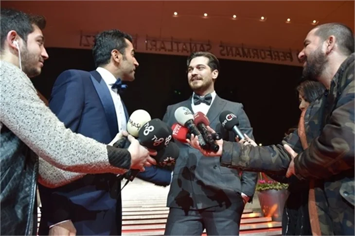 Ünlü isimlerin şıklık yarışı!