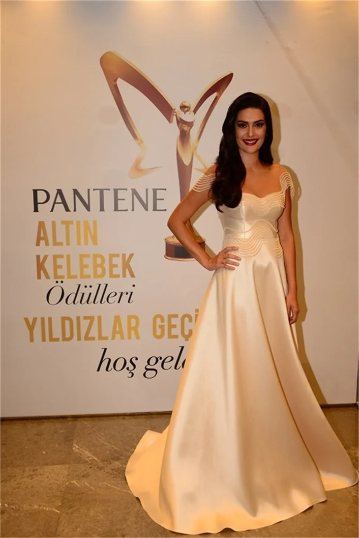 Ünlü isimlerin şıklık yarışı!
