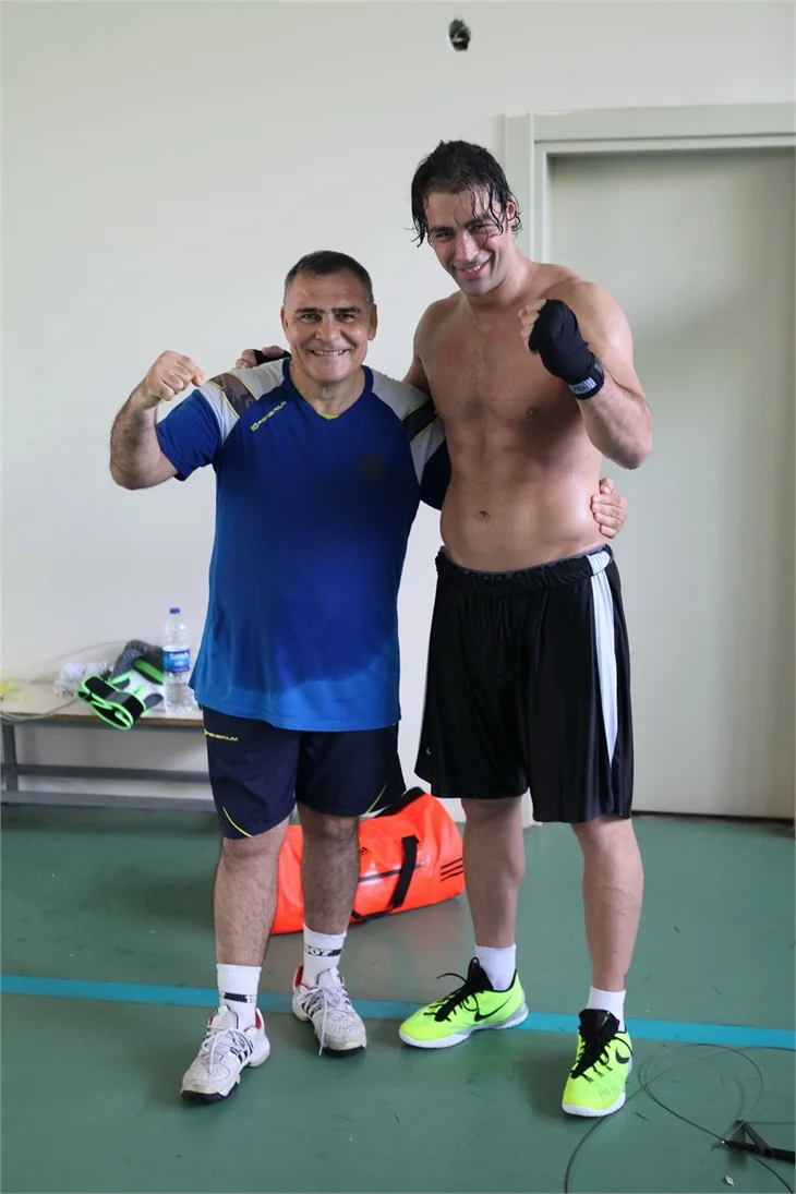 Sarp Levendoğlu efsane boksör ile ringde karşılaşacak