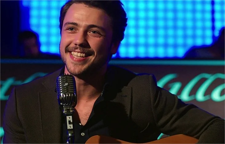 Tolga Sarıtaş sadece gitar çalmıyormuş!