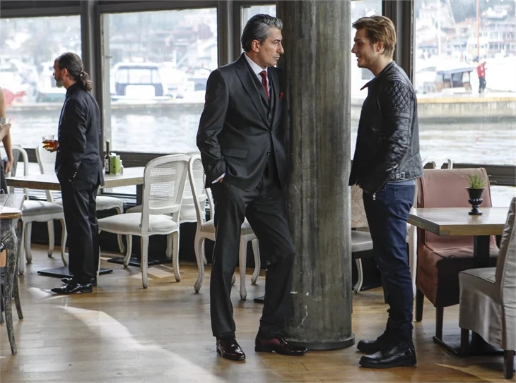Paramparça'da Cihan küllerinden doğuyor
