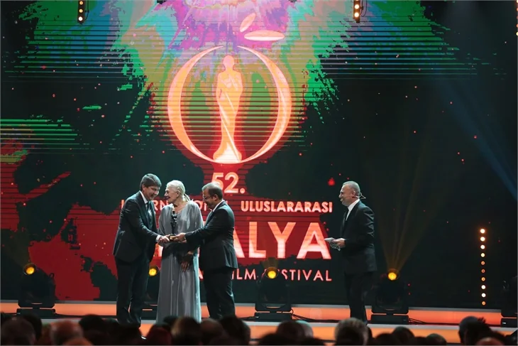 Antalya Film Festivali'nde kırmızı halı şıklığı