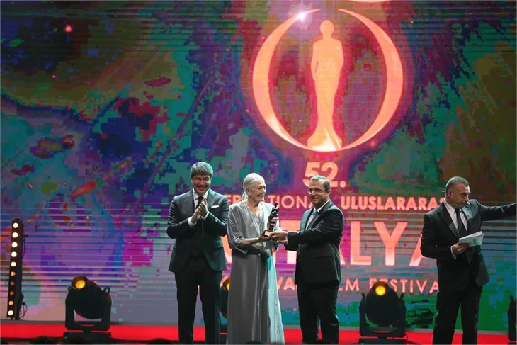 Antalya Film Festivali'nde kırmızı halı şıklığı