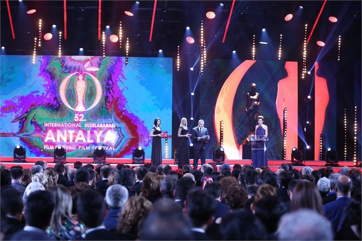 Antalya Film Festivali'nde kırmızı halı şıklığı
