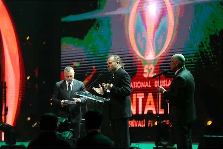 Antalya Film Festivali'nde kırmızı halı şıklığı