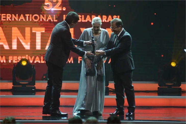 Antalya Film Festivali'nde kırmızı halı şıklığı