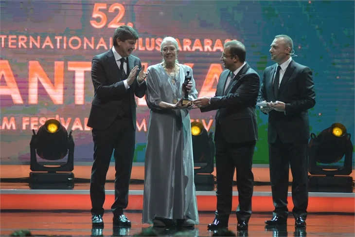 Antalya Film Festivali'nde kırmızı halı şıklığı