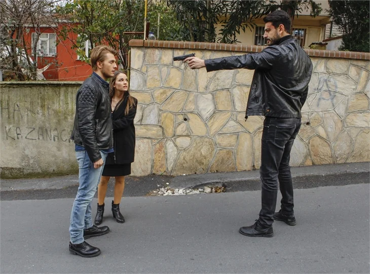 Paramparça'da Dilara, Harun'dan hamile!