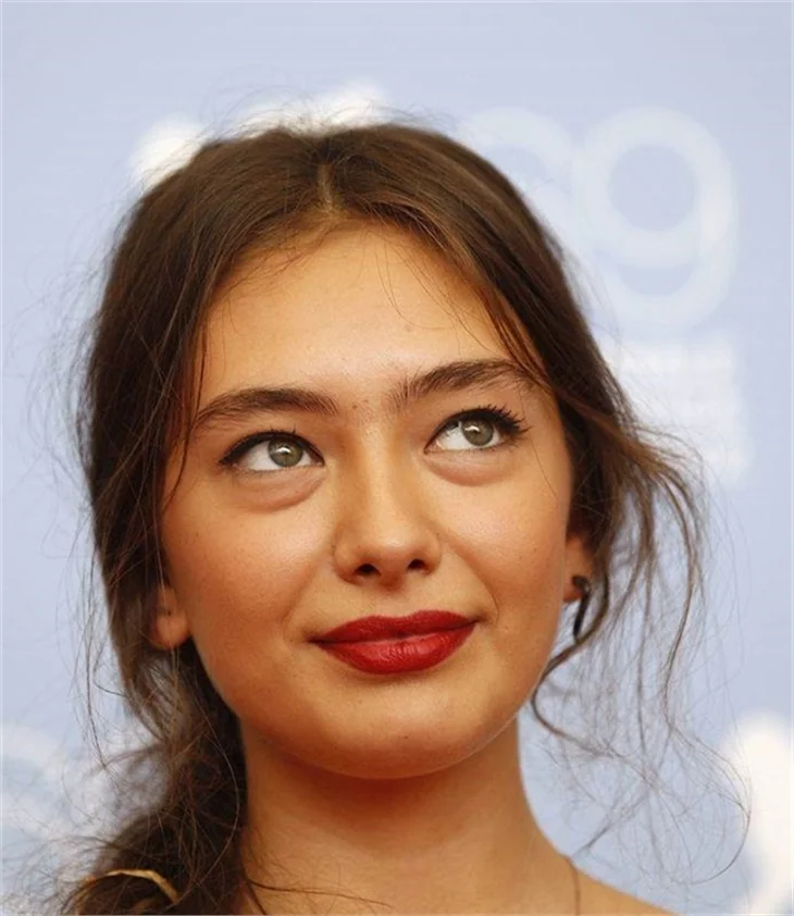 Neslihan Atagül'e dijital operasyon