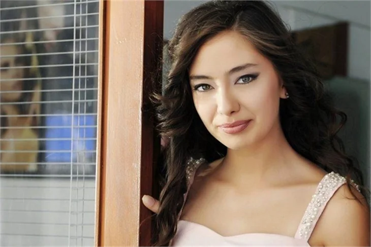 Neslihan Atagül'e dijital operasyon