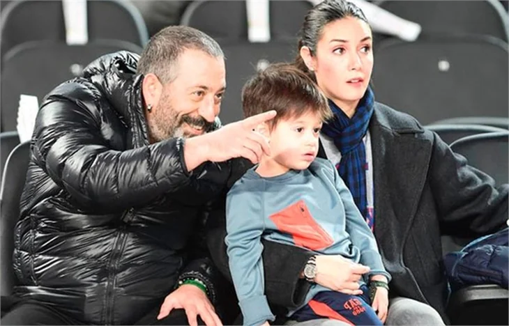 Cem Yılmaz ve Ahu Yağtu basket maçına gitti ama...