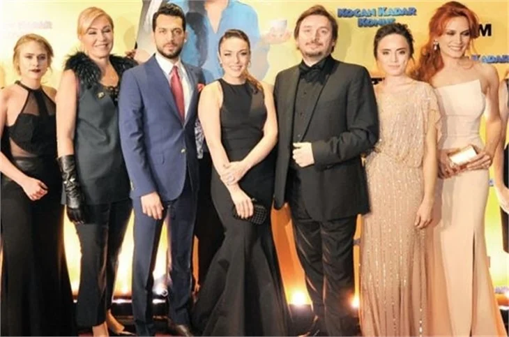 Ezgi Mola'nın gelinlik provası!