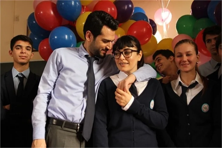 Ezgi Mola'nın gelinlik provası!