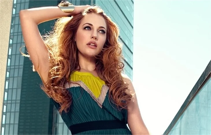 Meryem Uzerli ticarete atıldı!