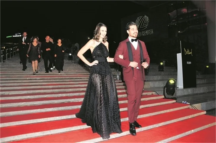 Çağatay Ulusoy: Öpüşme ve sevişme sahneleri...