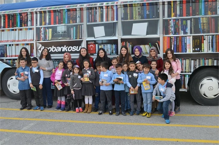 Diriliş Ertuğrul dizisi oyuncularından köy okullarına kitap bağışı kampanyası