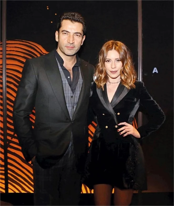 Kenan İmirzalıoğlu ile Sinem Kobal polis çevirmesine takıldı!