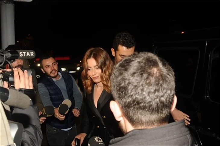 Kenan İmirzalıoğlu ile Sinem Kobal polis çevirmesine takıldı!