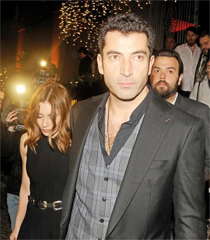 Kenan İmirzalıoğlu ile Sinem Kobal polis çevirmesine takıldı!