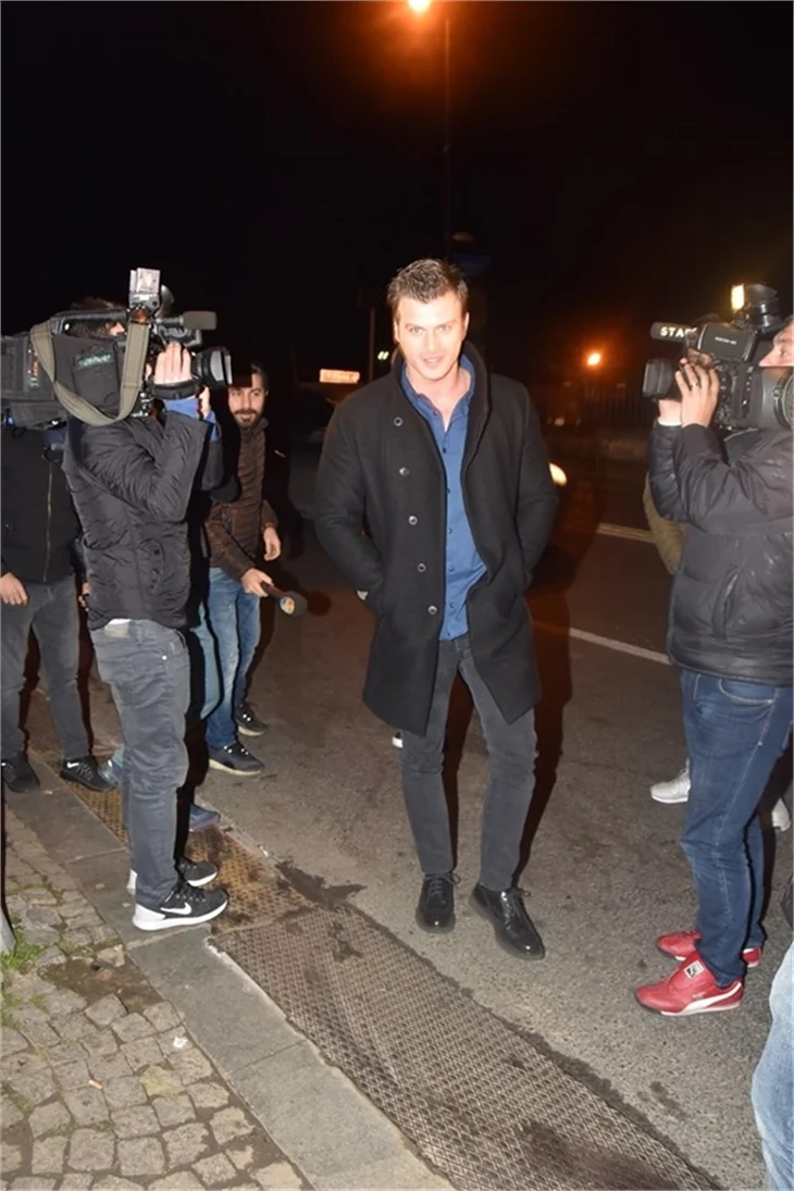 Kıvanç Tatlıtuğ mikrofunu eline aldı!