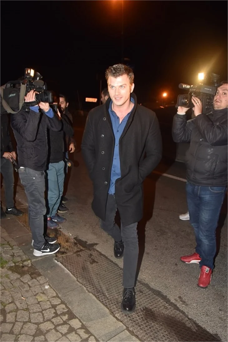 Kıvanç Tatlıtuğ mikrofunu eline aldı!