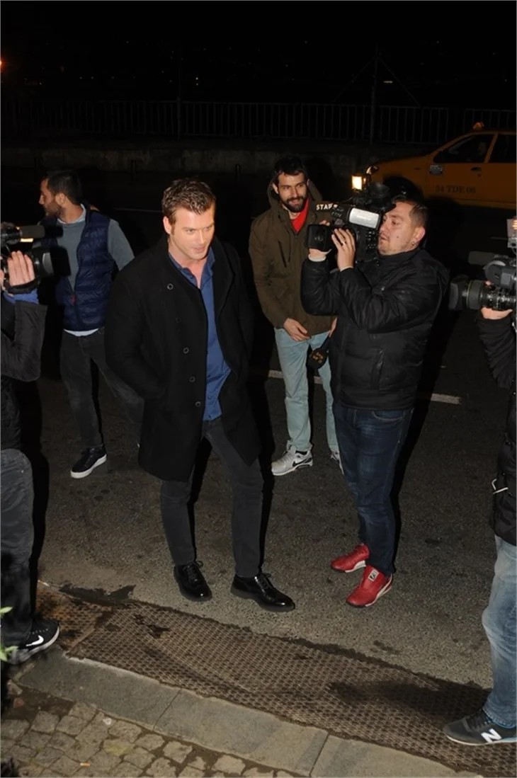 Kıvanç Tatlıtuğ mikrofunu eline aldı!