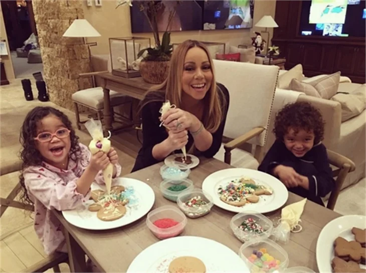 Mariah Carey'in mutlu aile tablosu...