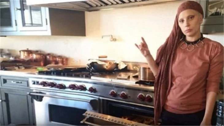 Ünlülerin 2015 yılına damga vuran paylaşımları